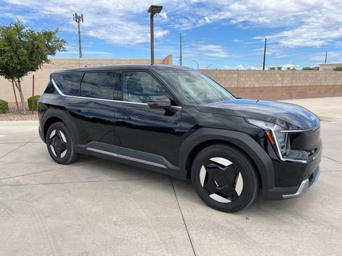 Used 2024 Kia EV9 Light Long Range RWD image 5