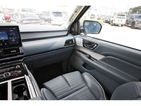 Used 2023 Lincoln Navigator Black Label image 13