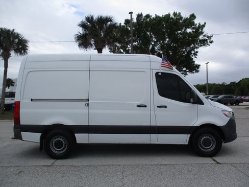 Used 2021 Mercedes-Benz Sprinter 144 Cargo w/ Driver Convenience Package image 8
