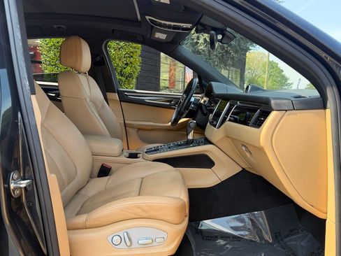 Used 2018 Porsche Macan image 34