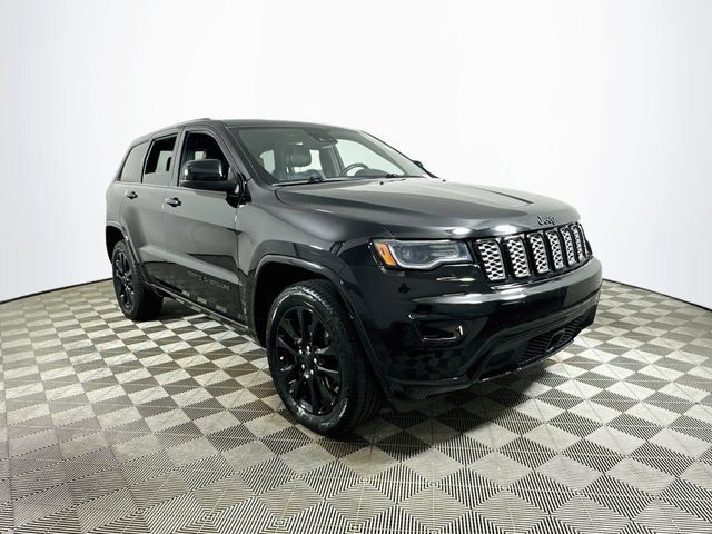 Used 2020 Jeep Grand Cherokee Altitude RWD image 1