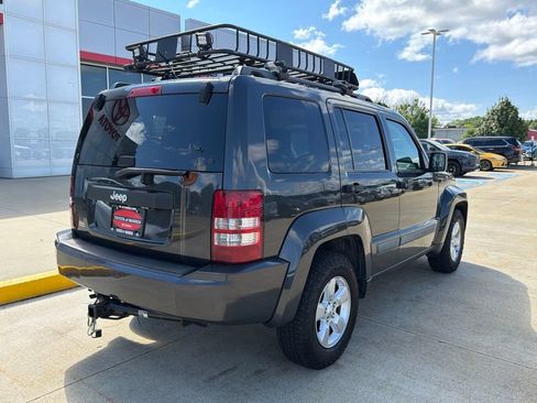 Used 2010 Jeep Liberty Sport w/ Popular Equipment Group AWD/4WD image 4