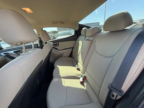 Used 2016 Hyundai Elantra SE image 17