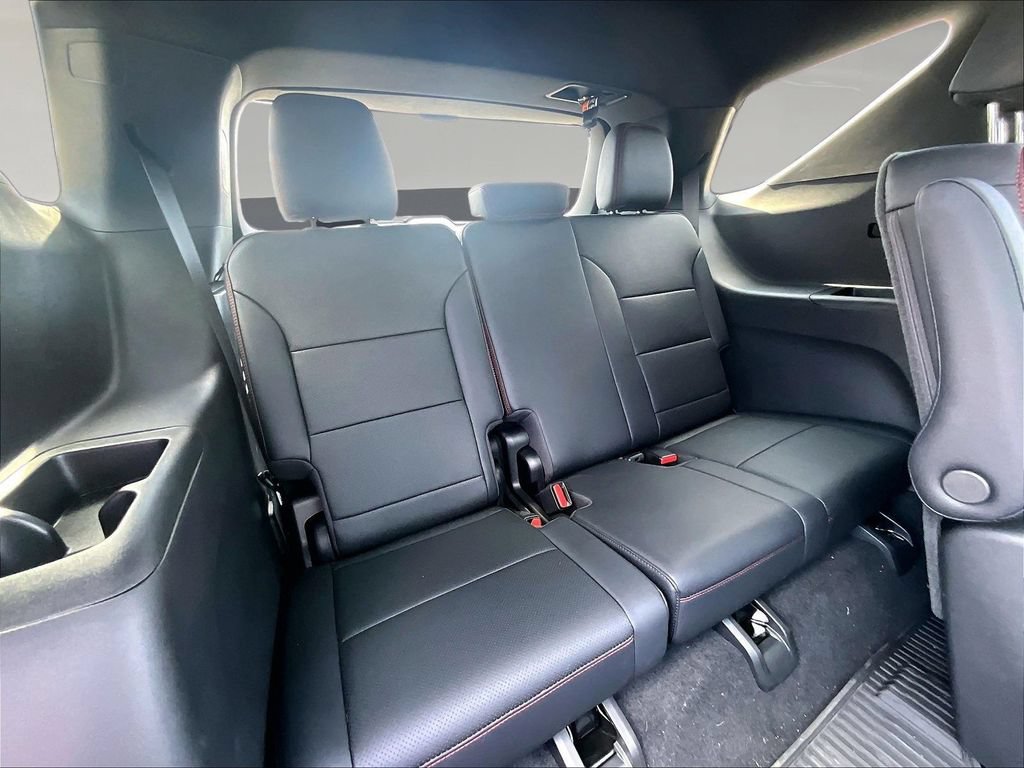Used 2026 Chevrolet Traverse RS w/ LPO, Floor Liner Package AWD/4WD image 30