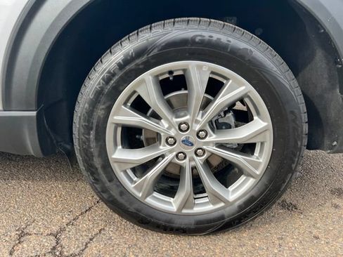 Used 2022 Ford Explorer Limited w/ Equipment Group 301A AWD/4WD image 9