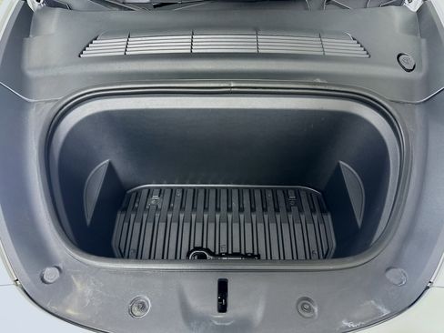 Used 2023 Tesla Model Y Long Range image 33