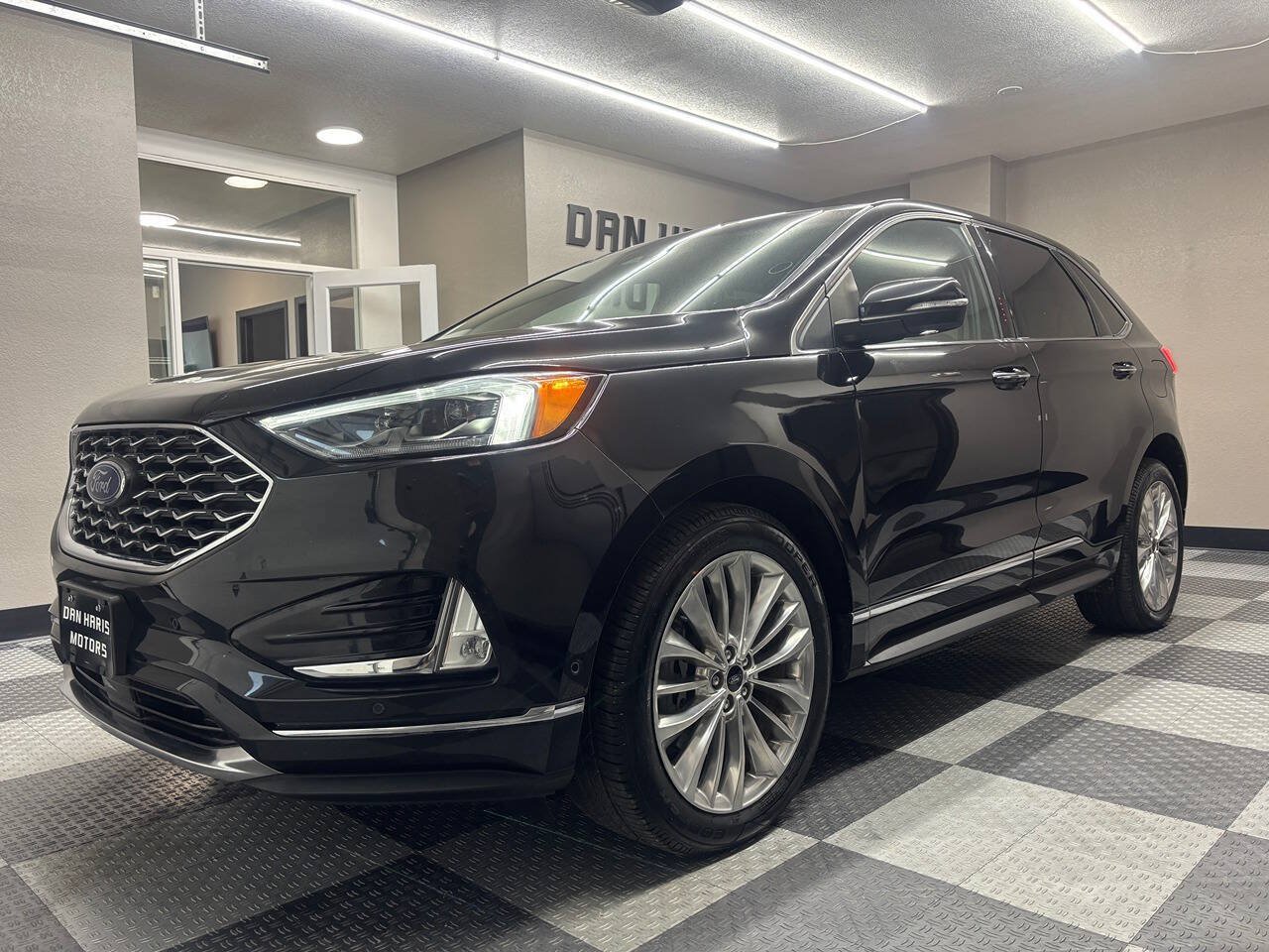 Used 2020 Ford Edge Titanium w/ Equipment Group 301A AWD/4WD image 2