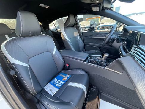 Used 2025 Toyota Camry Hybrid image 11