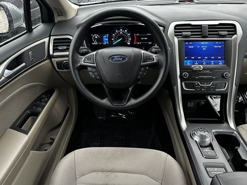 Used 2020 Ford Fusion SE image 18