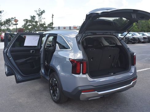 Used 2025 Kia Sorento S w/ Panoramic Sunroof Package FWD image 16
