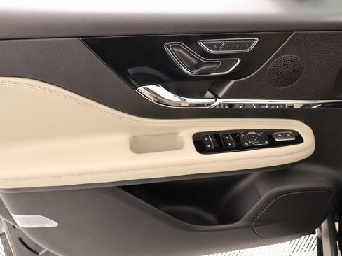 New 2026 Lincoln Corsair Premiere image 16