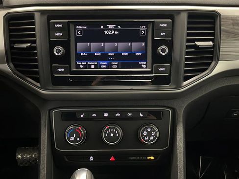 Used 2022 Volkswagen Atlas Cross Sport SE image 25