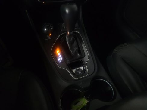 Used 2019 Jeep Cherokee Limited image 26