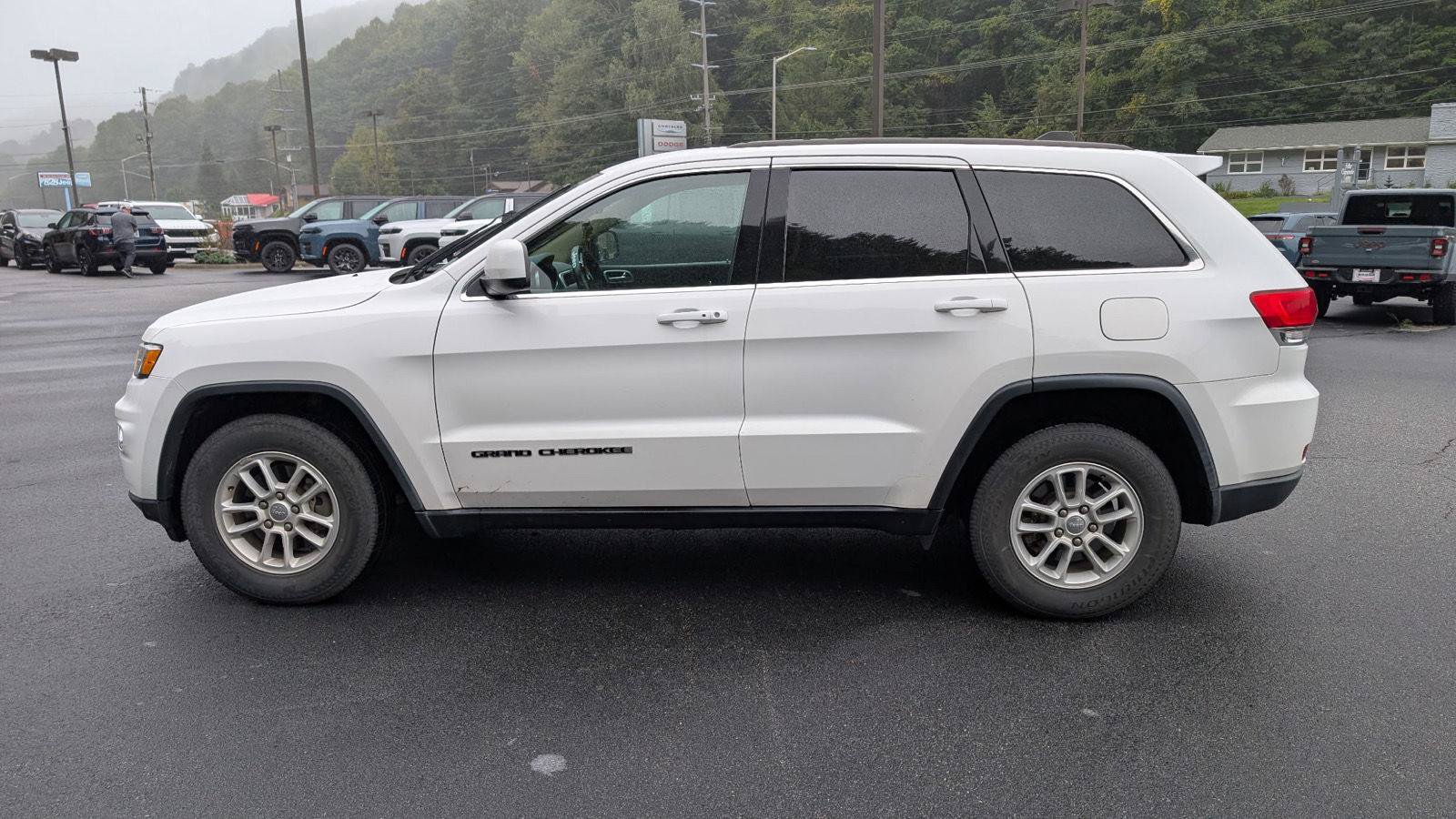 Used 2018 Jeep Grand Cherokee Laredo RWD image 4
