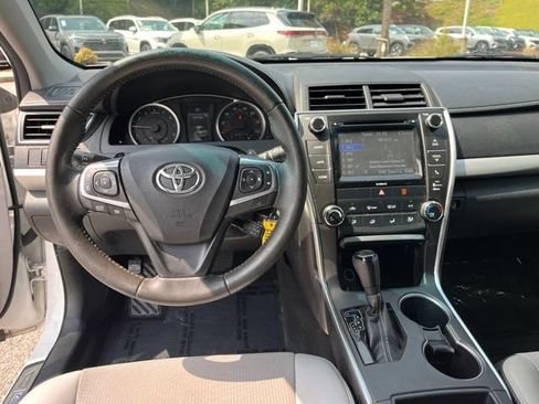 Used 2017 Toyota Camry SE FWD image 14