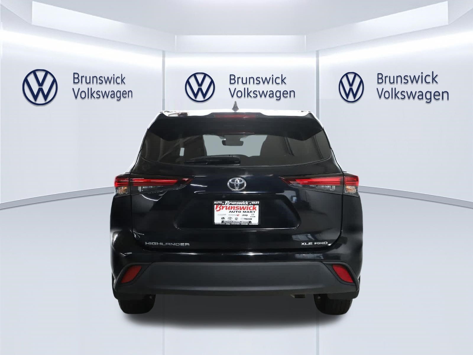 Used 2024 Toyota Highlander XLE AWD/4WD image 43