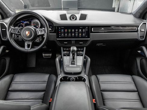Certified 2023 Porsche Cayenne Turbo image 12