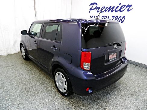 Used 2012 Scion xB FWD image 4