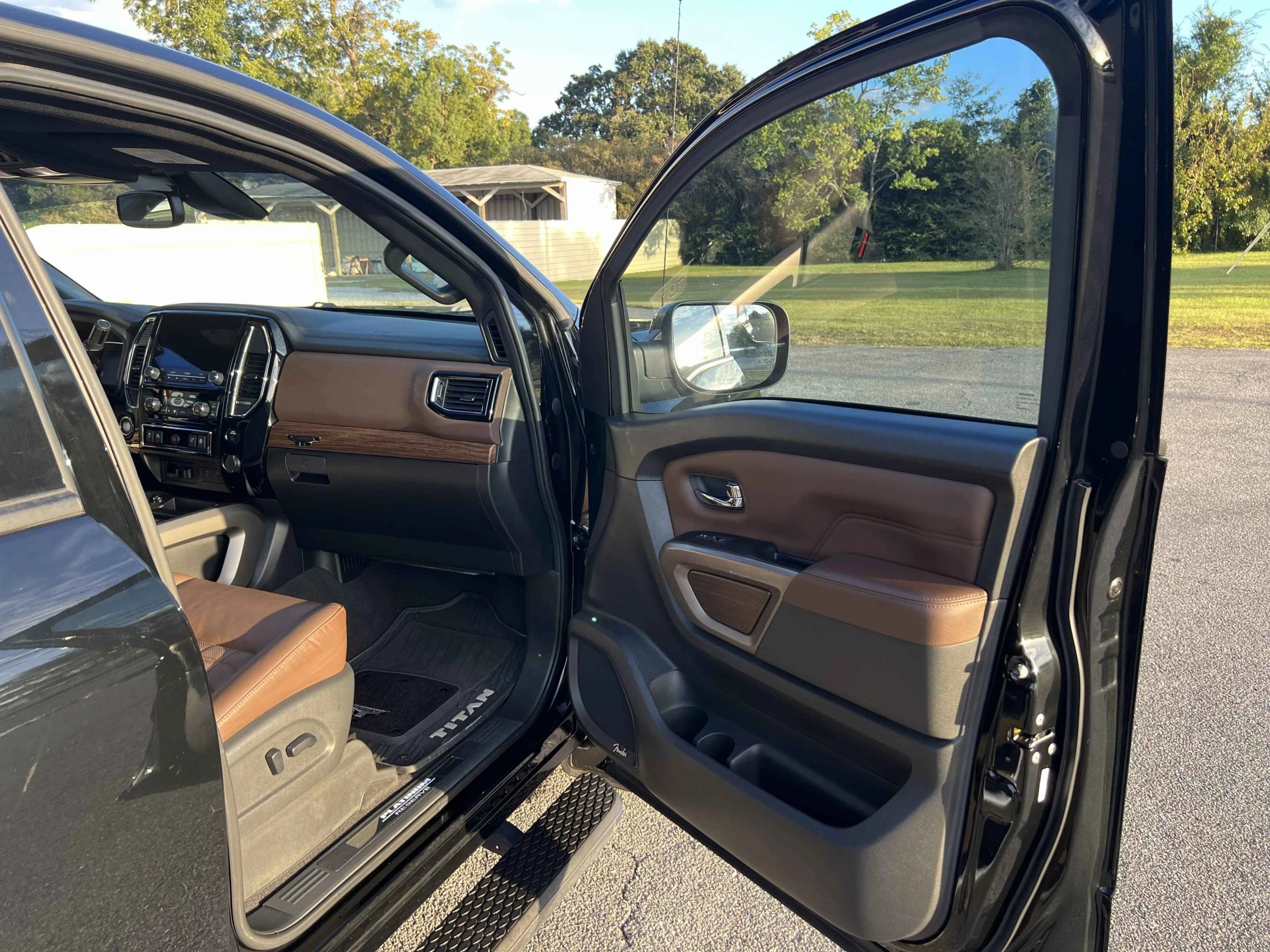 Used 2021 Nissan Titan Platinum Reserve w/ Moonroof Package RWD image 22