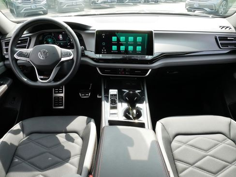 Certified 2025 Volkswagen Atlas Peak Edition SE AWD/4WD image 10