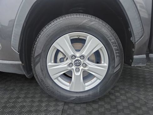Used 2021 Toyota RAV4 LE AWD/4WD image 32