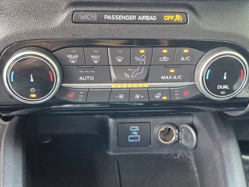 Used 2022 Ford Escape SEL FWD image 24
