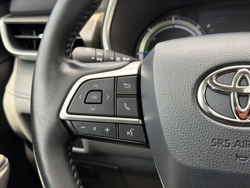 Used 2022 Toyota Highlander XLE AWD/4WD image 25