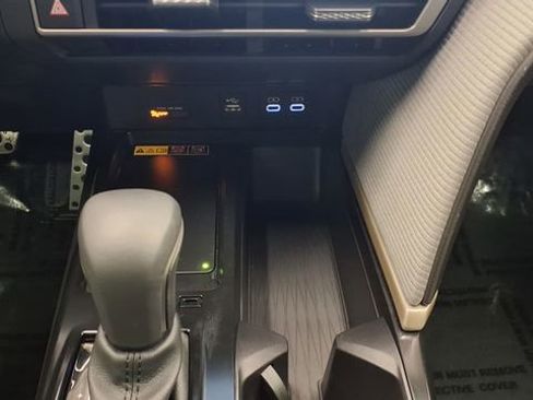 Used 2025 Toyota Camry LE image 24