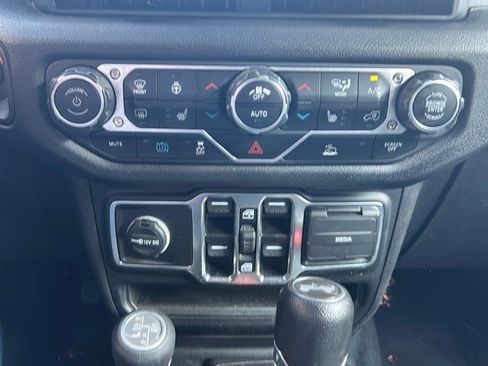 Used 2024 Jeep Wrangler Unlimited w/ Convenience Group image 19