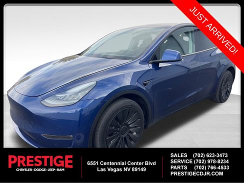 Used 2021 Tesla Model Y Long Range AWD/4WD image 1