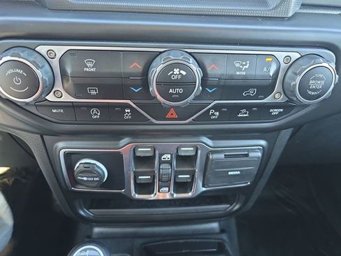 Used 2021 Jeep Gladiator Sport image 23