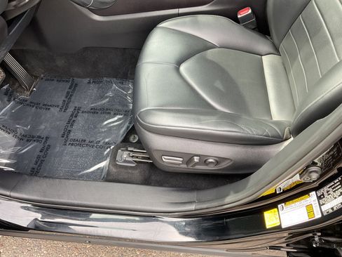 Used 2021 Toyota Highlander XLE image 11