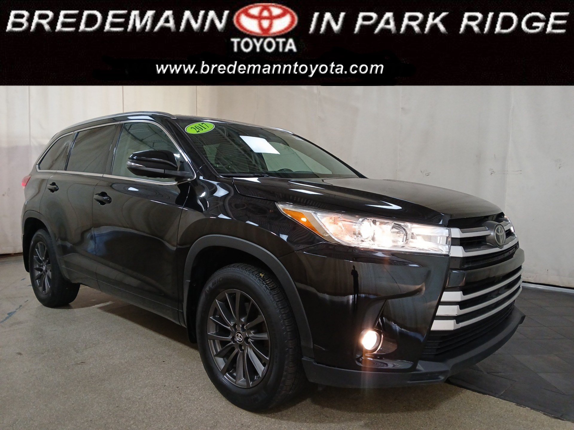 Certified 2017 Toyota Highlander XLE AWD/4WD image 1