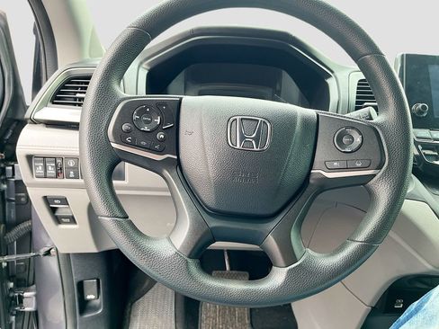 Used 2024 Honda Odyssey EX image 11