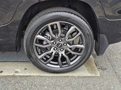 Used 2024 GMC Terrain Denali w/ Black Diamond Edition AWD/4WD image 9
