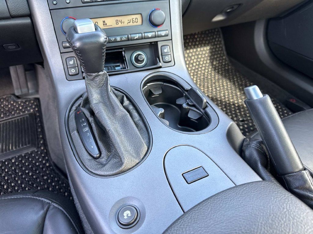 Used 2005 Chevrolet Corvette Coupe w/ Preferred Equipment Group RWD image 19