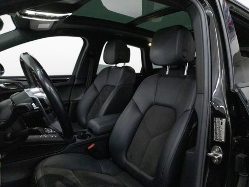 Certified 2018 Porsche Macan AWD/4WD image 5
