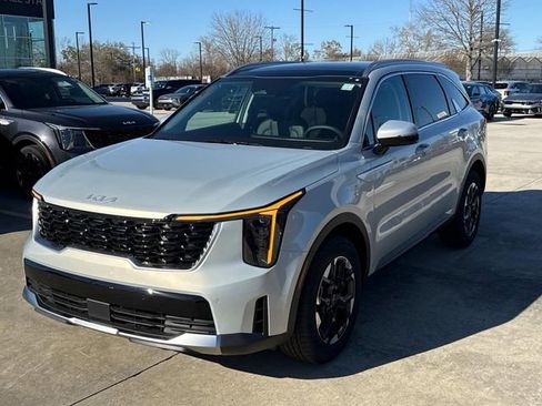 New 2026 Kia Sorento S w/ S Panoramic Sunroof Package image 4