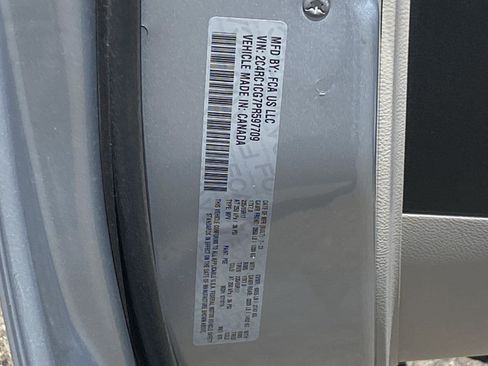 Used 2023 Chrysler Voyager LX FWD image 12
