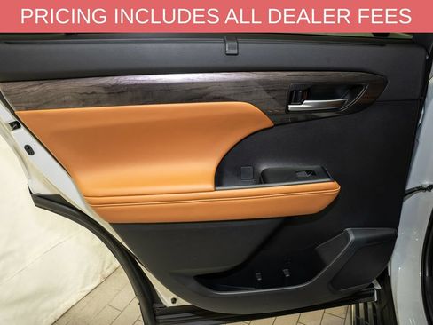 Used 2026 Toyota Highlander Platinum AWD/4WD image 12