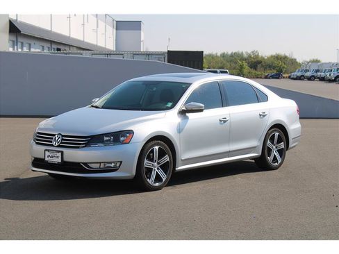 Used 2015 Volkswagen Passat TDI SEL Premium FWD image 1