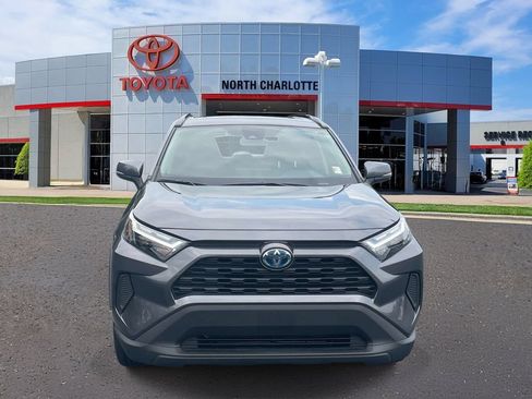 Used 2022 Toyota RAV4 XLE w/ Convenience Package AWD/4WD image 3