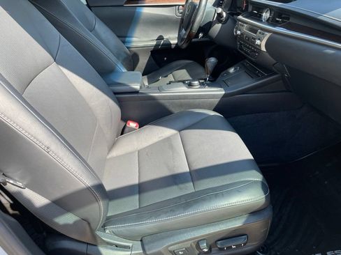 Used 2014 Lexus ES 350 w/ Premium Package FWD image 29