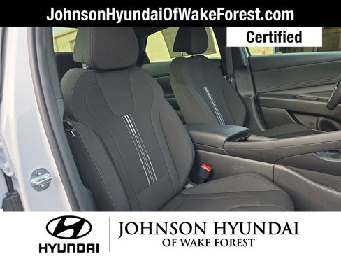Certified 2025 Hyundai Elantra SEL image 18