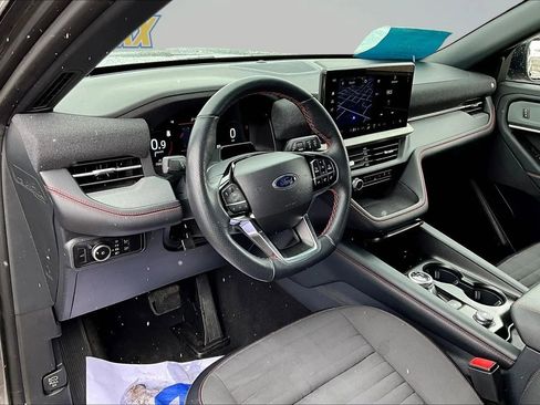 Used 2025 Ford Explorer ST-Line w/ ST-Line Street Pack AWD/4WD image 17