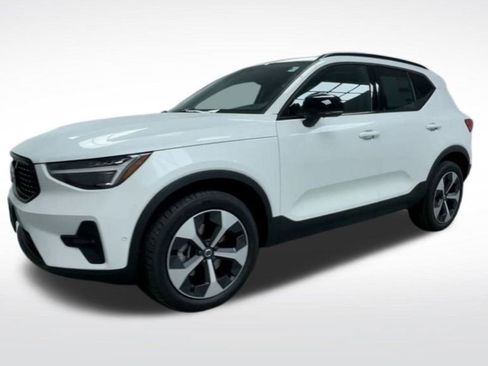 New 2026 Volvo XC40 B5 Plus w/ Protection Package Premier image 22