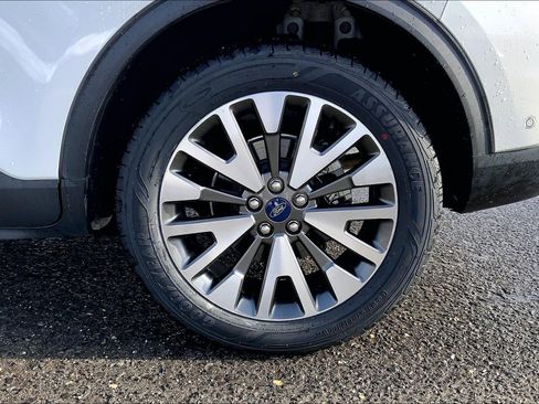 Used 2020 Ford Escape Titanium image 9