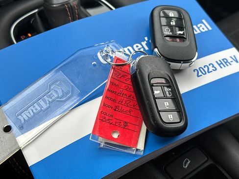 Used 2023 Honda HR-V Sport image 30