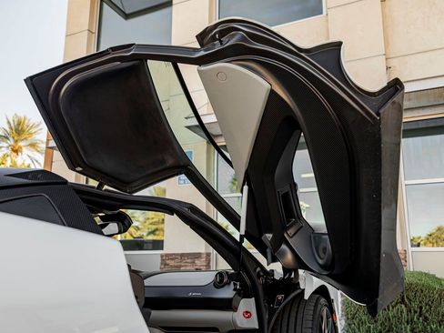 Used 2019 McLaren Senna RWD image 28