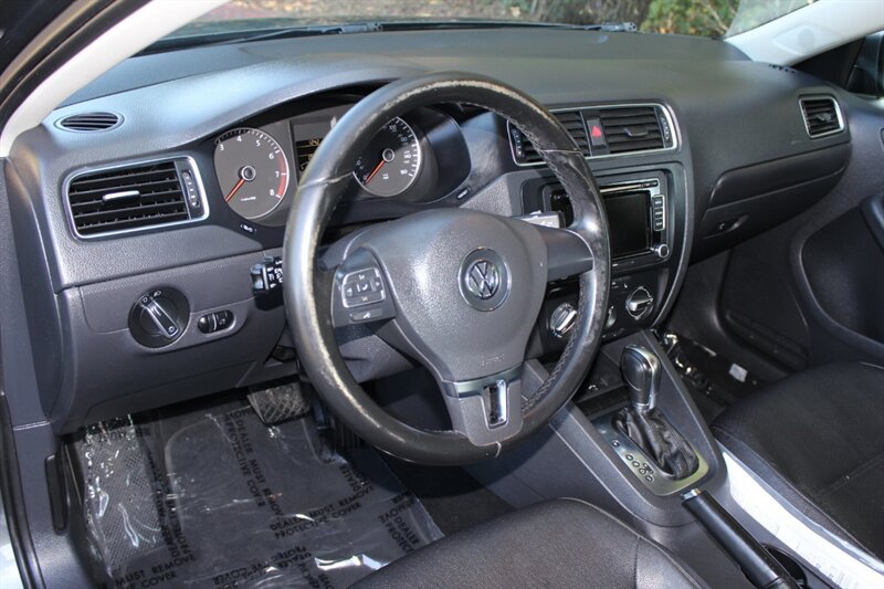 Used 2012 Volkswagen Jetta SE FWD image 9